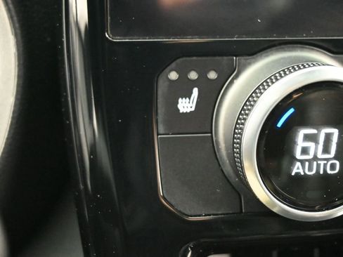 Used 2023 Toyota Highlander XLE AWD/4WD image 13