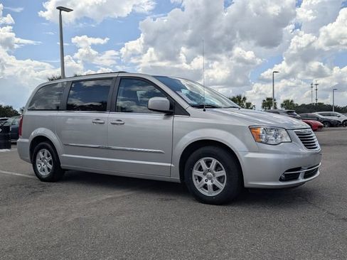 Used 2012 Chrysler Town & Country Touring FWD image 2