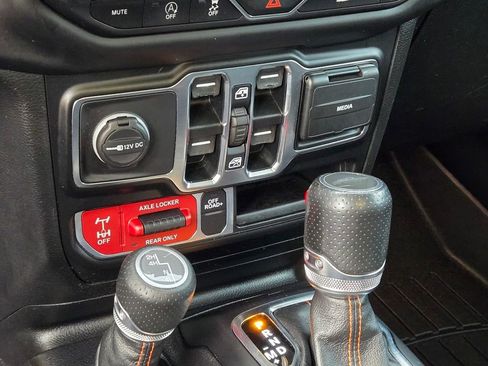 Used 2021 Jeep Gladiator Mojave AWD/4WD image 35