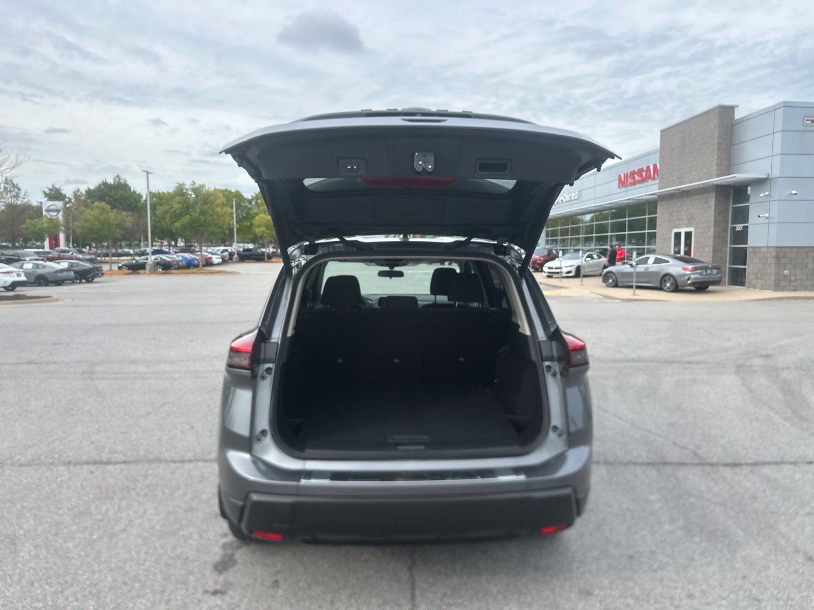 Used 2026 Nissan Rogue SV FWD image 11