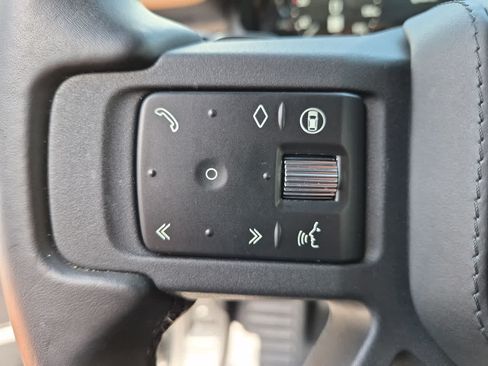 Certified 2025 Land Rover Defender 130 V8 AWD/4WD image 26
