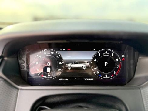 Used 2018 Land Rover Range Rover Velar R-Dynamic SE image 33