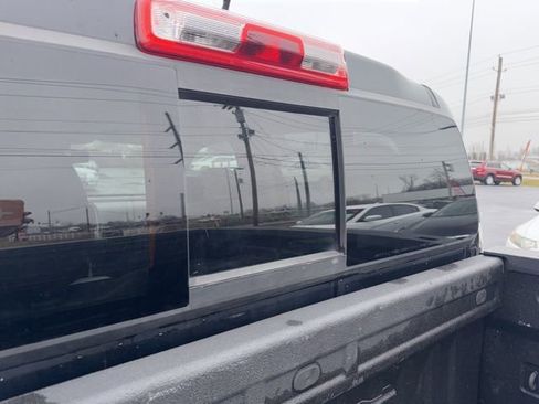 Used 2017 GMC Canyon SLE w/ All Terrain X Package image 9