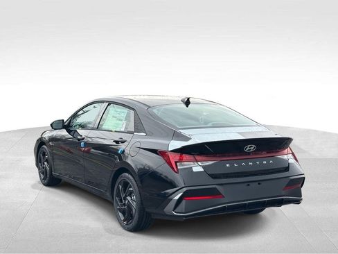 New 2026 Hyundai Elantra SEL Sport Premium FWD image 3