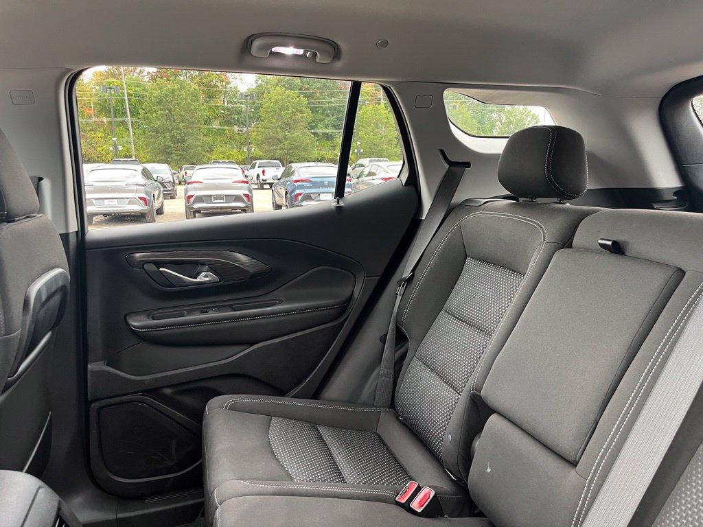 Used 2024 GMC Terrain SLE w/ Driver Convenience Package FWD image 19