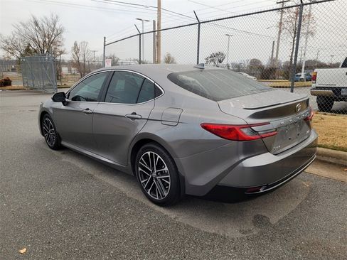 Used 2025 Toyota Camry XLE image 6