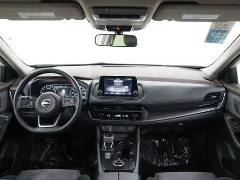 Used 2023 Nissan Rogue SV AWD/4WD image 14
