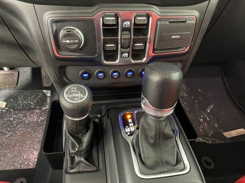 Used 2022 Jeep Wrangler Unlimited Sport w/ Sun And Sound Package image 12