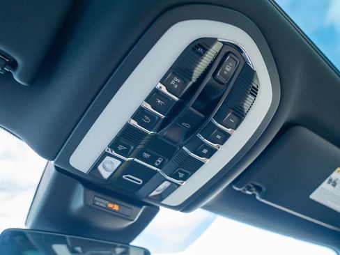 New 2026 Porsche Macan S image 23