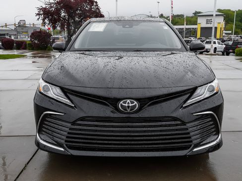 Certified 2021 Toyota Camry XLE AWD/4WD image 3