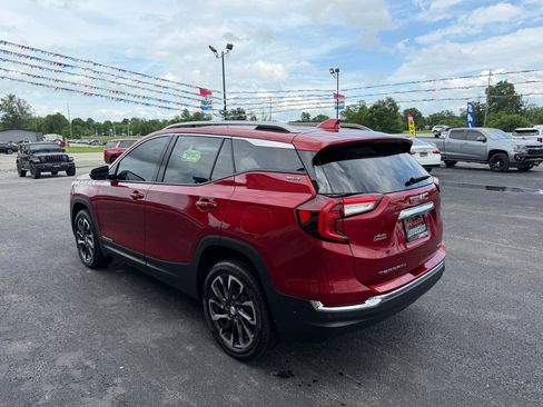 Used 2024 GMC Terrain SLT w/ Infotainment Package II AWD/4WD image 8