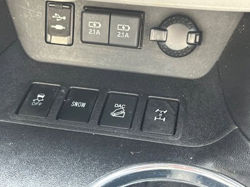 Used 2019 Toyota Highlander XLE image 34