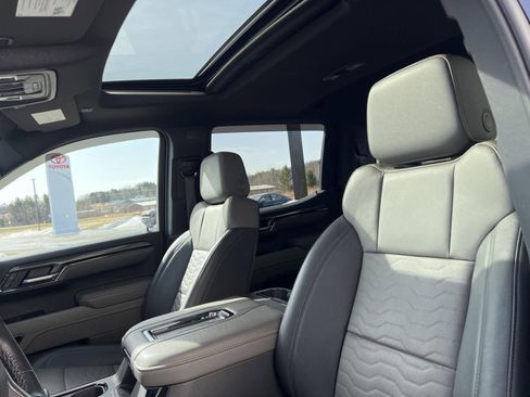 Used 2022 Chevrolet Silverado 1500 ZR2 w/ Technology Package image 16