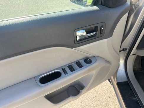 Used 2010 Ford Fusion SEL FWD image 9