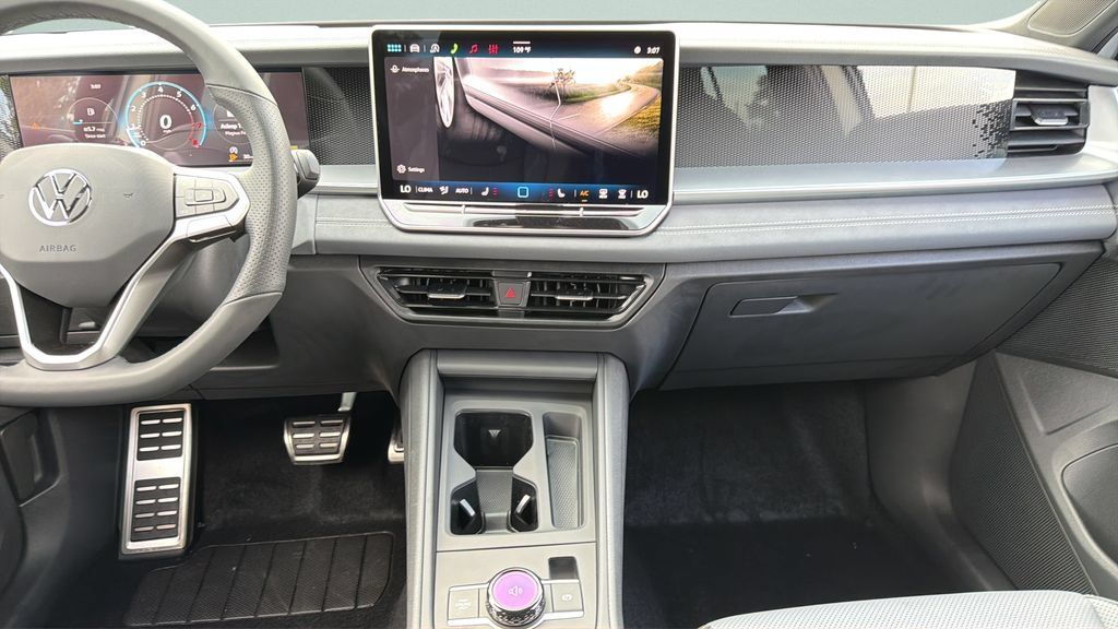 New 2026 Volkswagen Tiguan SE R-Line FWD image 19