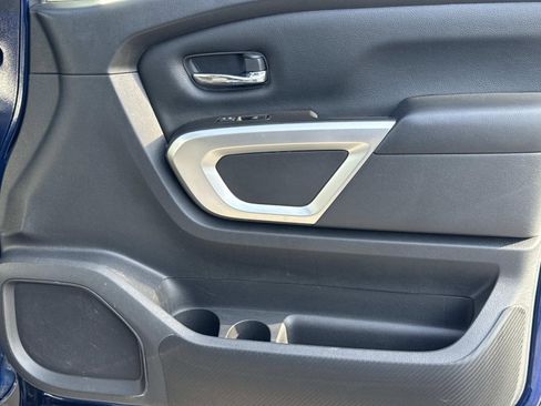 Used 2021 Nissan Titan SV w/ SV Convenience Package image 23