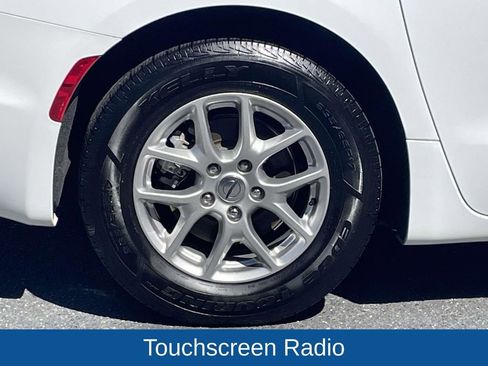 Certified 2023 Chrysler Pacifica Touring-L FWD image 14