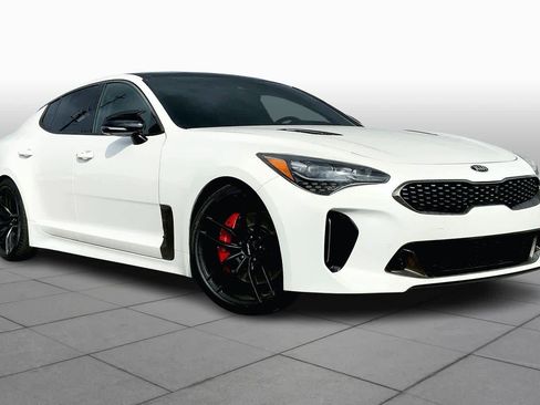 Used 2019 Kia Stinger GT2 image 2