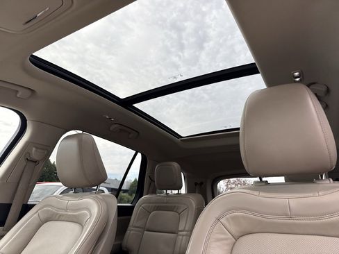 Used 2021 Lincoln Aviator Reserve image 2