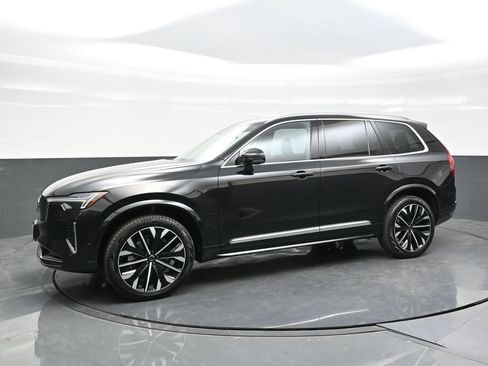 Used 2025 Volvo XC90 B5 Ultra AWD/4WD image 3