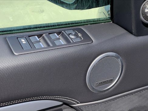 New 2025 Land Rover Discovery Dynamic SE image 21