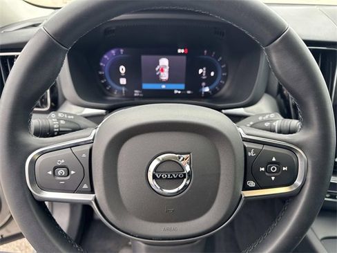 Used 2024 Volvo XC60 B5 Core image 23