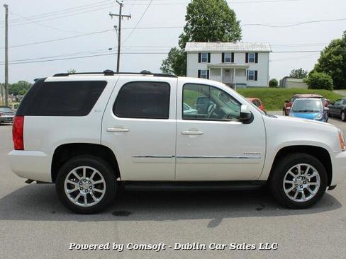 Used 2011 GMC Yukon SLT w/ SLT-2 Equipment Package image 4