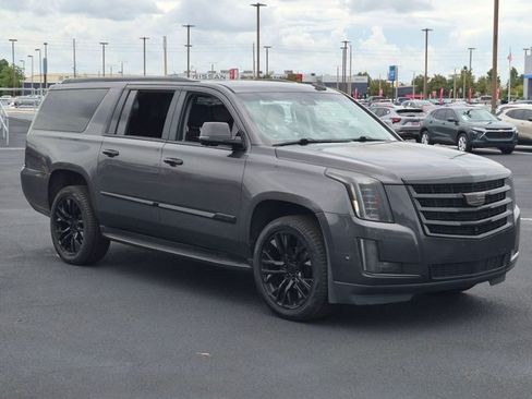 Used 2018 Cadillac Escalade ESV Luxury RWD image 3