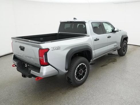 Certified 2025 Toyota Tacoma TRD Off-Road image 9