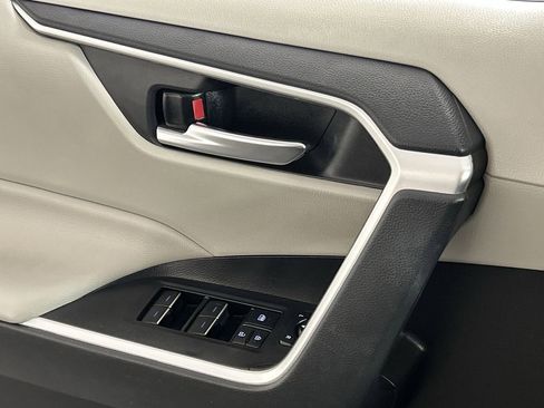 Used 2022 Toyota RAV4 XLE image 19