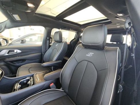 New 2025 Chrysler Pacifica Limited FWD image 26