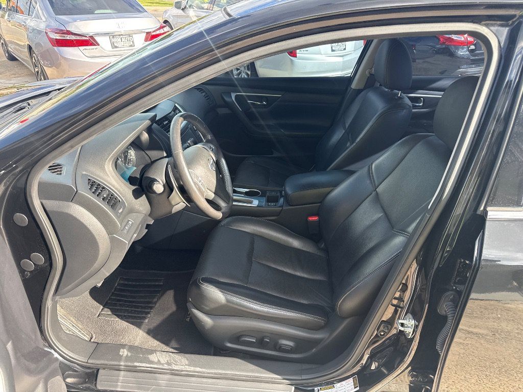 Used 2017 Nissan Altima 3.5 SL w/ 3.5SL Technology Package FWD image 11