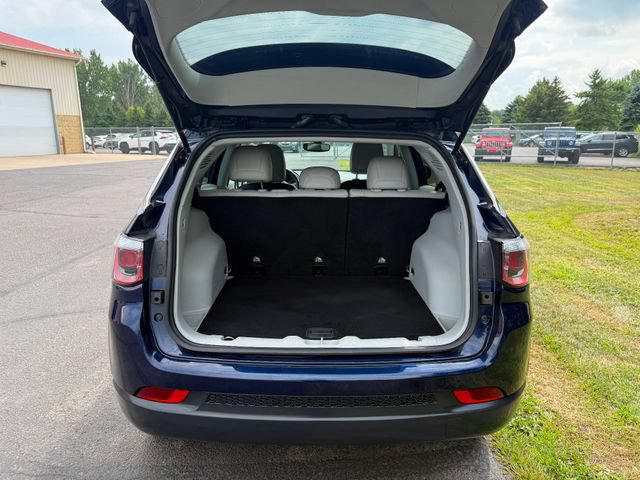 Used 2019 Jeep Compass Latitude w/ Popular Equipment Group AWD/4WD image 3