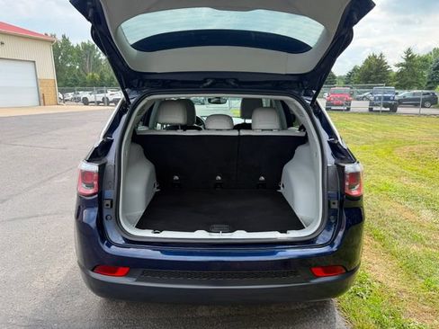 Used 2019 Jeep Compass Latitude w/ Popular Equipment Group AWD/4WD image 3