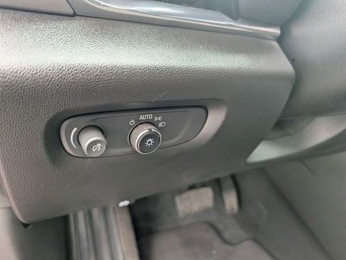 Used 2022 Chevrolet Traverse LT AWD/4WD image 16