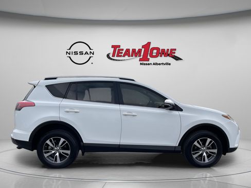 Used 2018 Toyota RAV4 XLE image 8