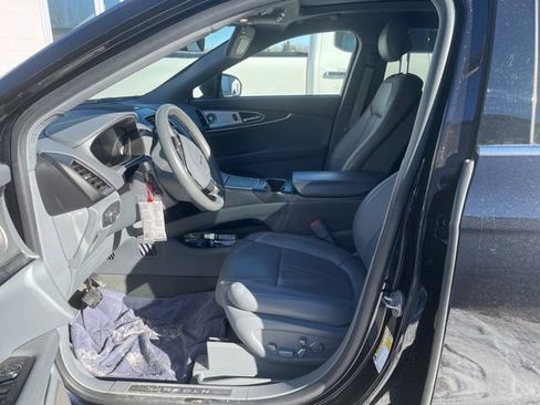 Used 2020 Lincoln Nautilus Reserve w/ Equipment Group 202A image 8