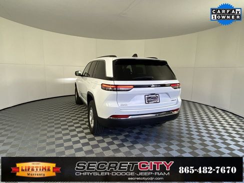 Used 2023 Jeep Grand Cherokee Laredo image 5