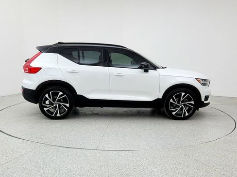 Used 2021 Volvo XC40 T5 R-Design w/ Protection Package Premier image 4
