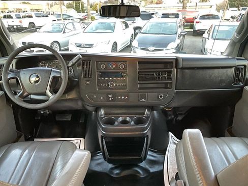 Used 2016 Chevrolet Express 2500 image 10