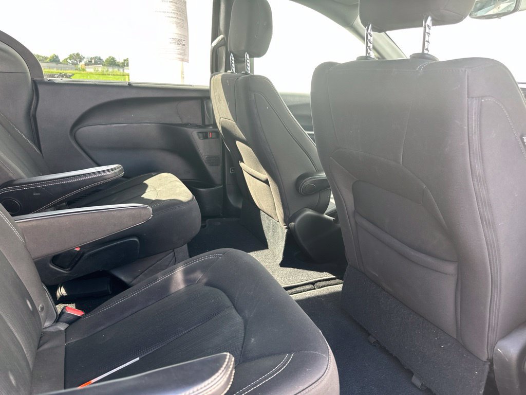 Used 2018 Chrysler Pacifica Touring Plus w/ S Appearance Package FWD image 27