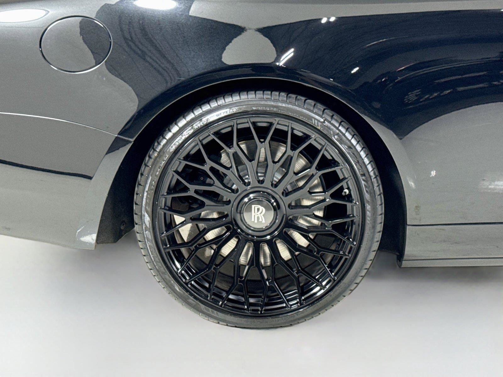 Used 2018 Rolls-Royce Dawn RWD image 32