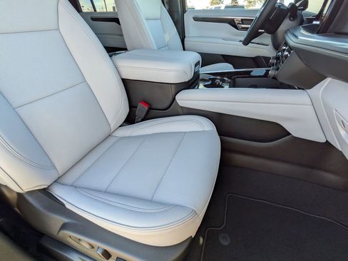 New 2025 Chevrolet Suburban Premier image 31