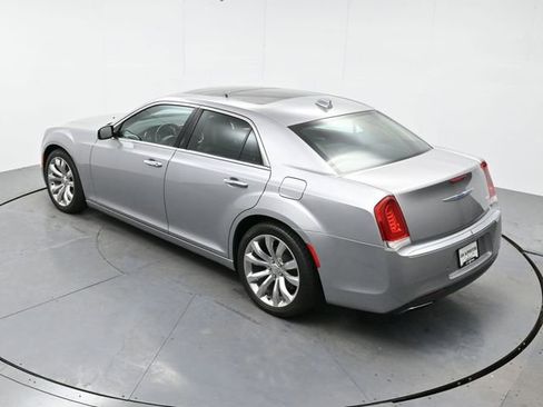 Used 2018 Chrysler 300 Limited w/ Safetytec Plus Group image 39