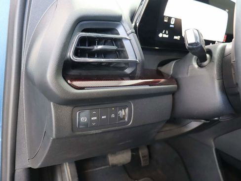 Used 2025 Chevrolet Traverse Z71 w/ Driver Confidence Package AWD/4WD image 13