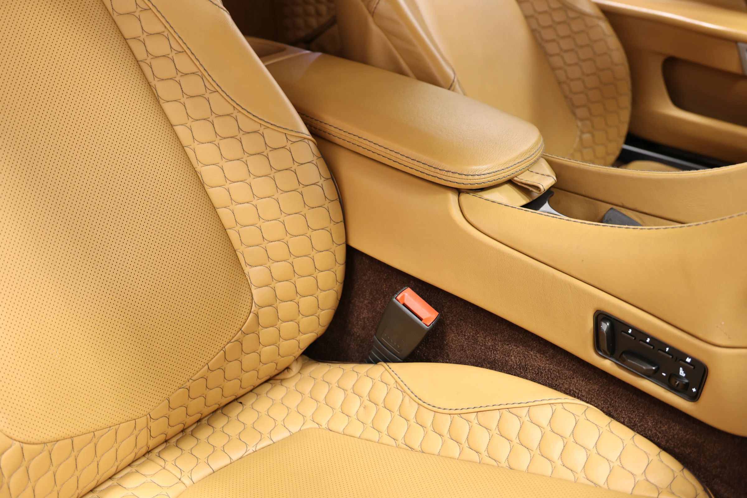 Used 2015 Aston Martin Vanquish Volante RWD image 69