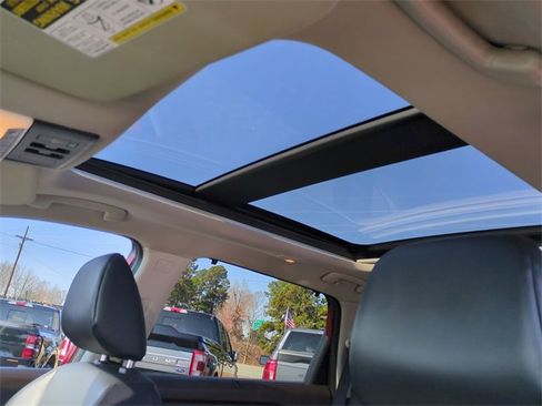 Used 2021 Nissan Rogue SV w/ Premium Package image 21