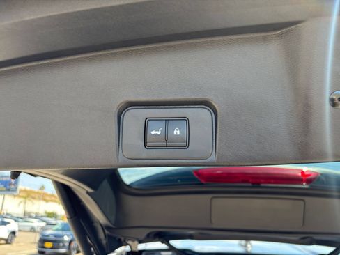 Used 2025 Nissan Rogue SV FWD image 19