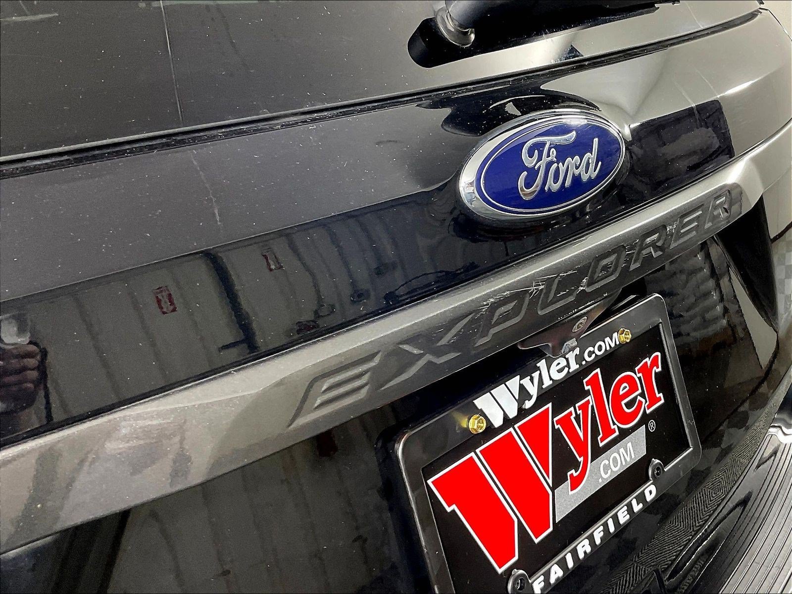 Used 2018 Ford Explorer XLT w/ Equipment Group 202A AWD/4WD image 24