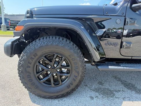 Used 2022 Jeep Gladiator Sport AWD/4WD image 27